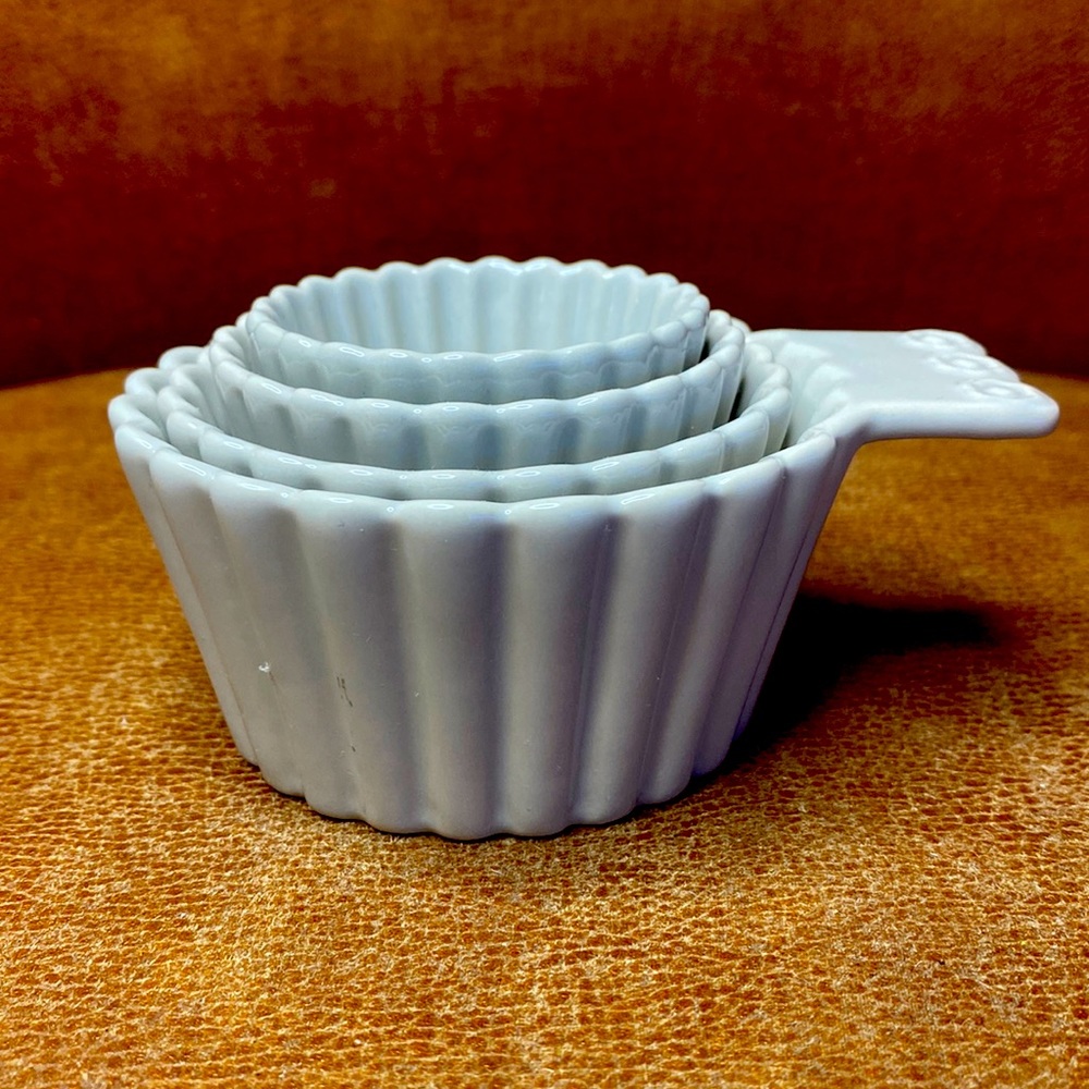 Ciroa Sweet Shop Opalescent Cup Cake Holder Type Graduated Measuring Cups EUC
